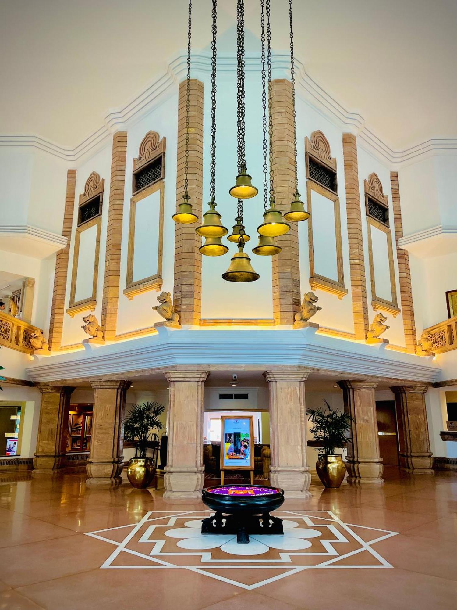 Trident Bhubaneswar Hotel Buitenkant foto